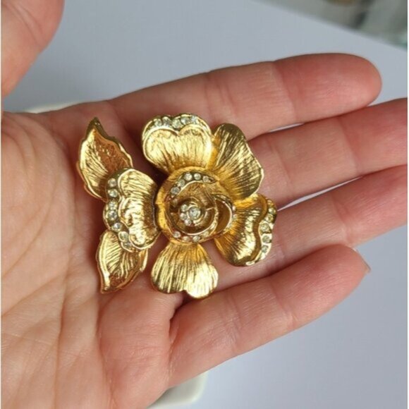 Vintage 50s Gold Tone Gilded Crystal Flower Floral Brooch - Picture 4 of 9